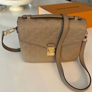 Louis Vuitton Pochette Métis